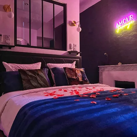 Apartment Sauvage-love Room****, Centre-historique